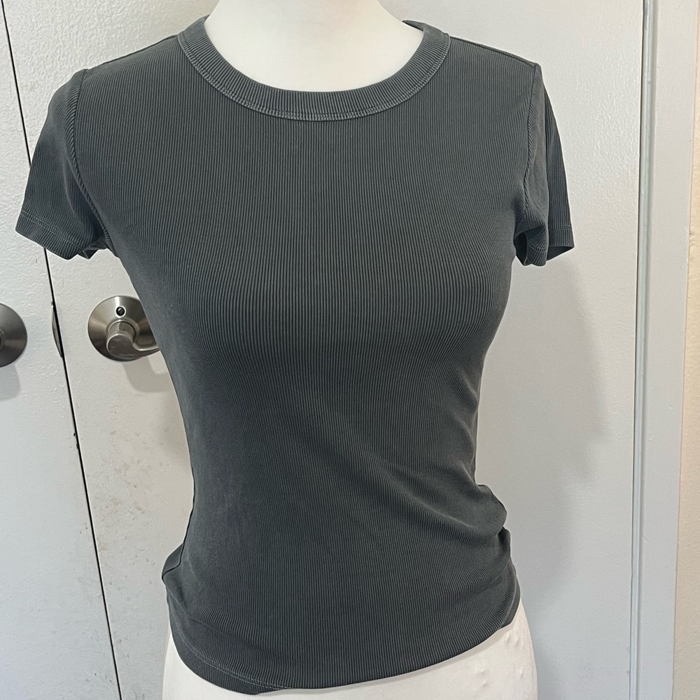 Old Navy Charcoal Short Sleeve Tee
